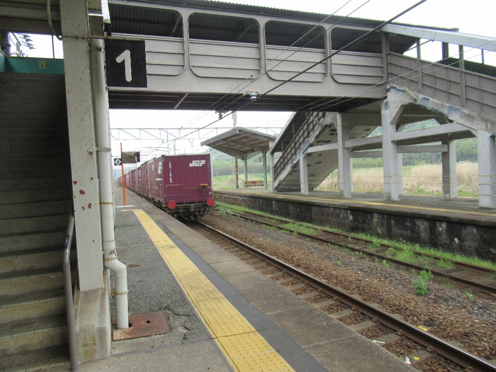 厚東駅は、山口県宇部市大字吉見字宮の下にある、JR西日本山陽本線の駅。