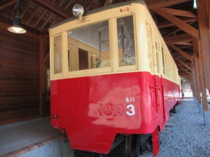 尾小屋鉄道の車両を保存展示する、小松市立ポッポ汽車展示館。