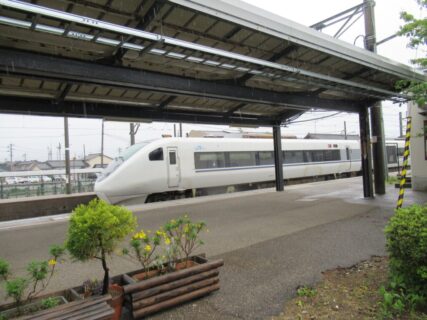 羽咋駅は、石川県羽咋市川原町にある、JR西日本七尾線の駅。