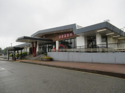 和倉温泉駅は、石川県七尾市石崎町にある、JR西日本・のと鉄道の駅。