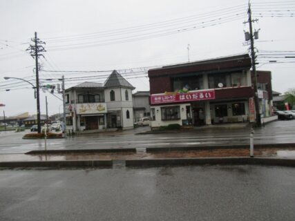 和倉温泉駅前の、アメヤ食堂とレストランはいだるい。