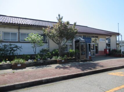 伏木駅は、富山県高岡市伏木古国府にある、JR西日本氷見線の駅。