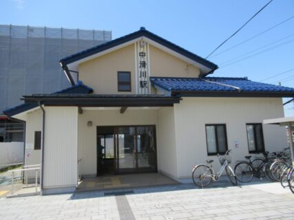 中滑川駅は、富山県滑川市田中新町にある、富山地方鉄道本線の駅。