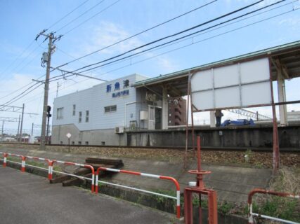 新魚津駅は、富山県魚津市にある、富山地方鉄道本線の駅。