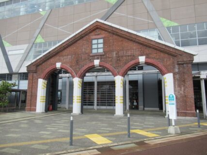 糸魚川駅は、新潟県糸魚川市にある、JR西日本・えちごトキめき鉄道の駅。