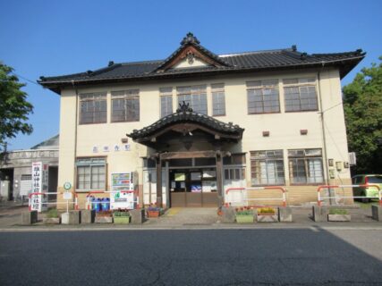岩峅寺駅は、富山県中新川郡立山町岩峅寺にある、富山地方鉄道の駅。