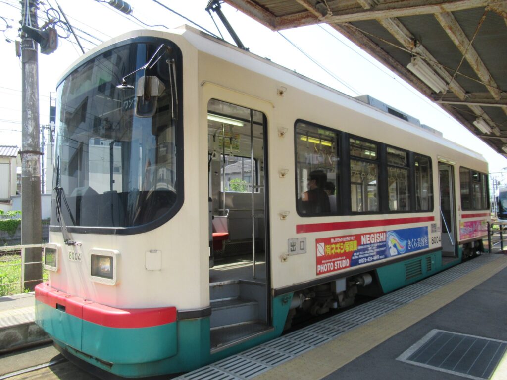 南富山駅前の富山軌道線車両たちでございます。