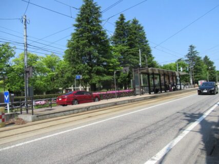 富山大学前駅は、富山県富山市五福にある、富山地鉄富山軌道線の停留場。