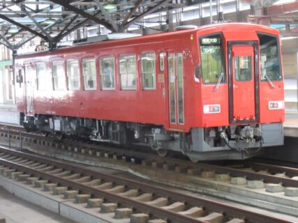 福井駅のホームで、撮り鉄の真似事をしております。