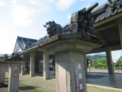 大江駅前、鬼瓦公園にある大量の鬼瓦でございます。
