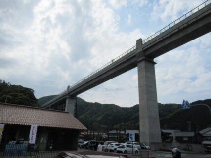 余部橋梁は、兵庫県美方郡香美町香住区の山陰本線にある橋梁。