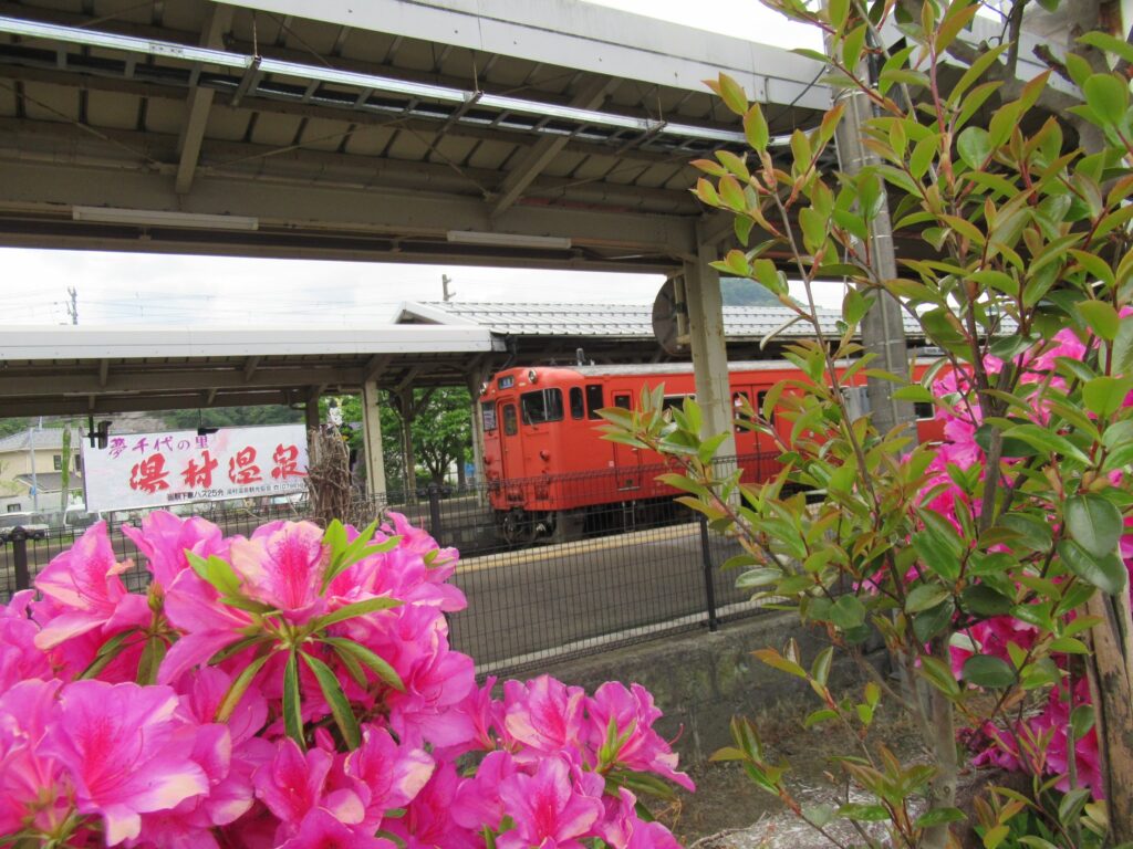 浜坂駅は、兵庫県美方郡新温泉町浜坂にある、JR西日本山陰本線の駅。