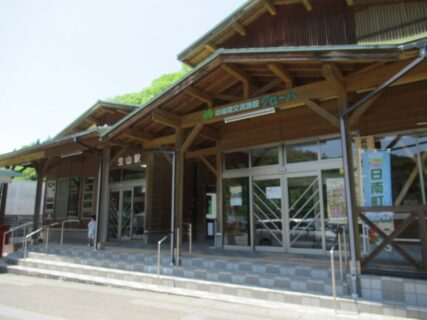 生山駅は、鳥取県日野郡日南町生山にある、JR西日本伯備線の駅。