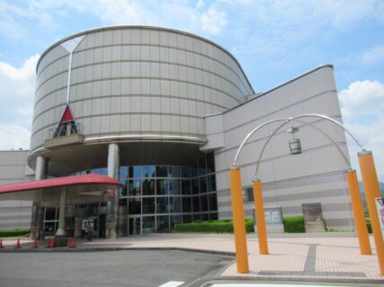 ヌマジ交通ミュージアムは、広島市安佐南区にある屋内型の科学館。