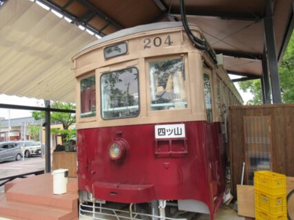 大牟田駅前西口広場で保存されている、西鉄大牟田市内線200形204号。