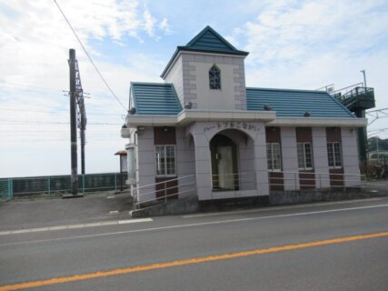 小長井駅は、長崎県諫早市小長井町小川原浦にある、JR九州長崎本線の駅。