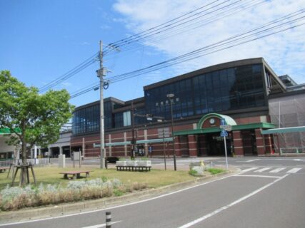 武雄温泉駅は、佐賀県武雄市武雄町大字富岡にある、JR九州の駅。