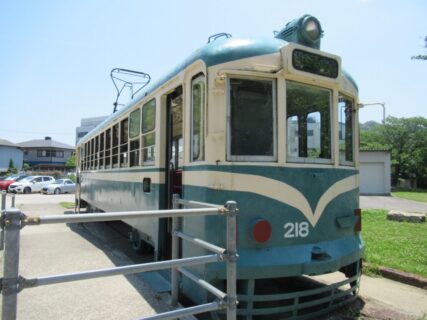 わんぱーくこうちに保存展示されている、土佐電鉄200形電車218号。