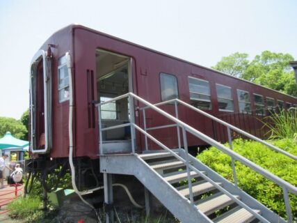 わんぱーくこうちに保存展示されている、国鉄50系客車オハ5011。