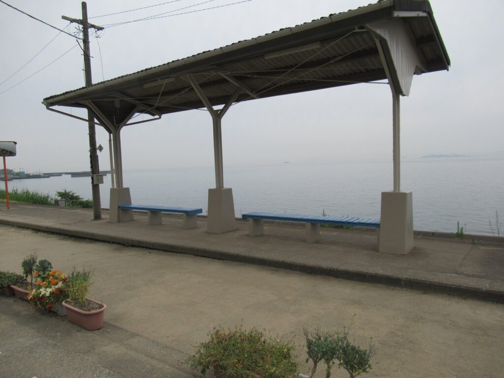 下灘駅は、愛媛県伊予市双海町大久保にある、JR四国予讃線の駅。