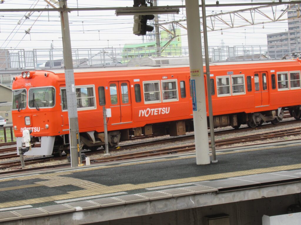 古町駅は、愛媛県松山市平和通6丁目にある、伊予鉄道の駅その3。