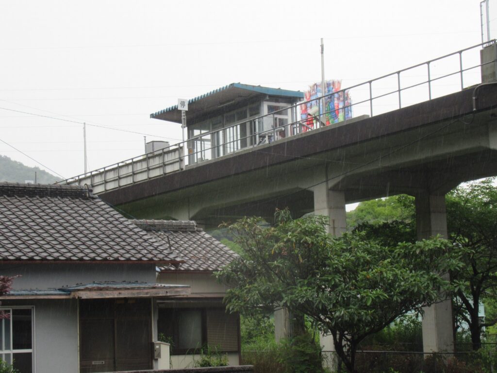 甲浦信号場は、高知県安芸郡東洋町にある、阿佐海岸鉄道の信号場。