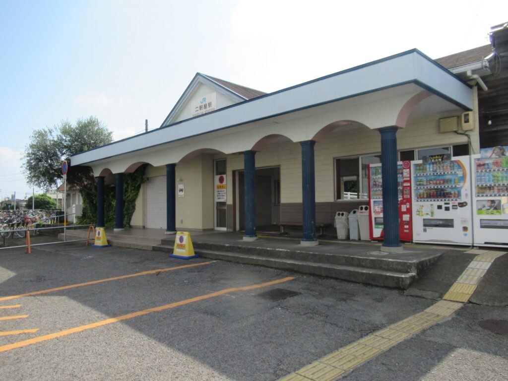 二軒屋駅は、徳島市南二軒屋町一丁目にある、JR四国牟岐線の駅。