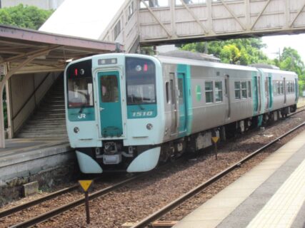 鴨島駅は、徳島県吉野川市鴨島町鴨島にある、JR四国徳島線の駅。