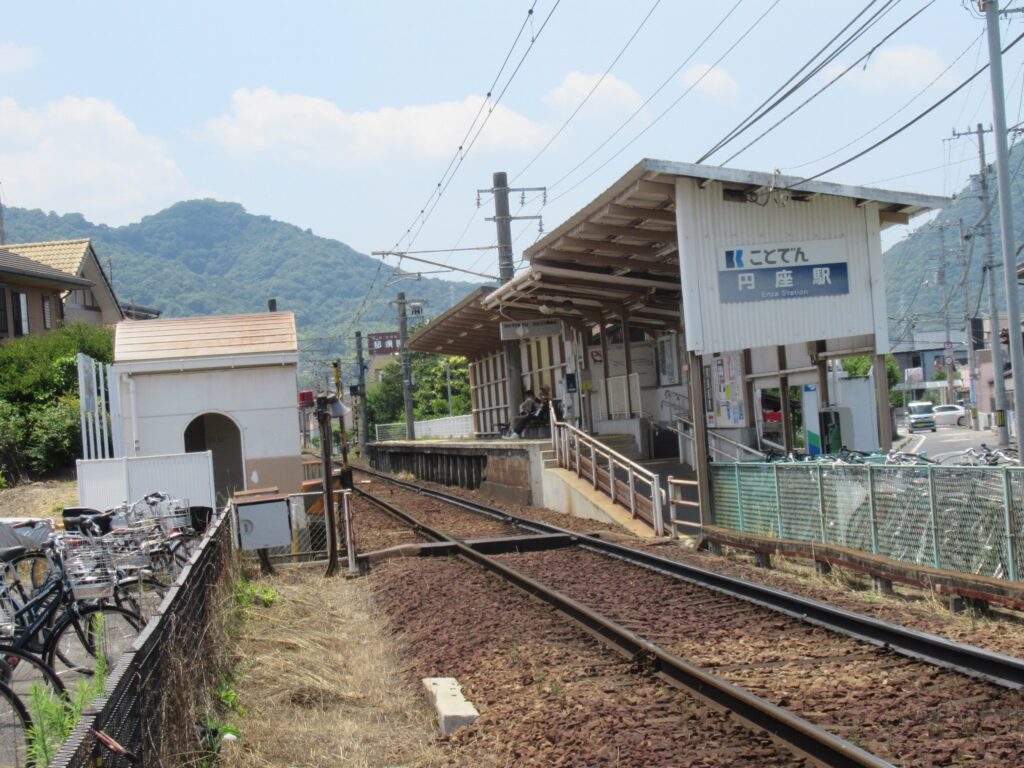 円座駅は、香川県高松市円座町にある、高松琴平電気鉄道琴平線の駅。