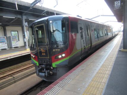 丸亀駅から岡山駅まで、特急南風で戻ります。