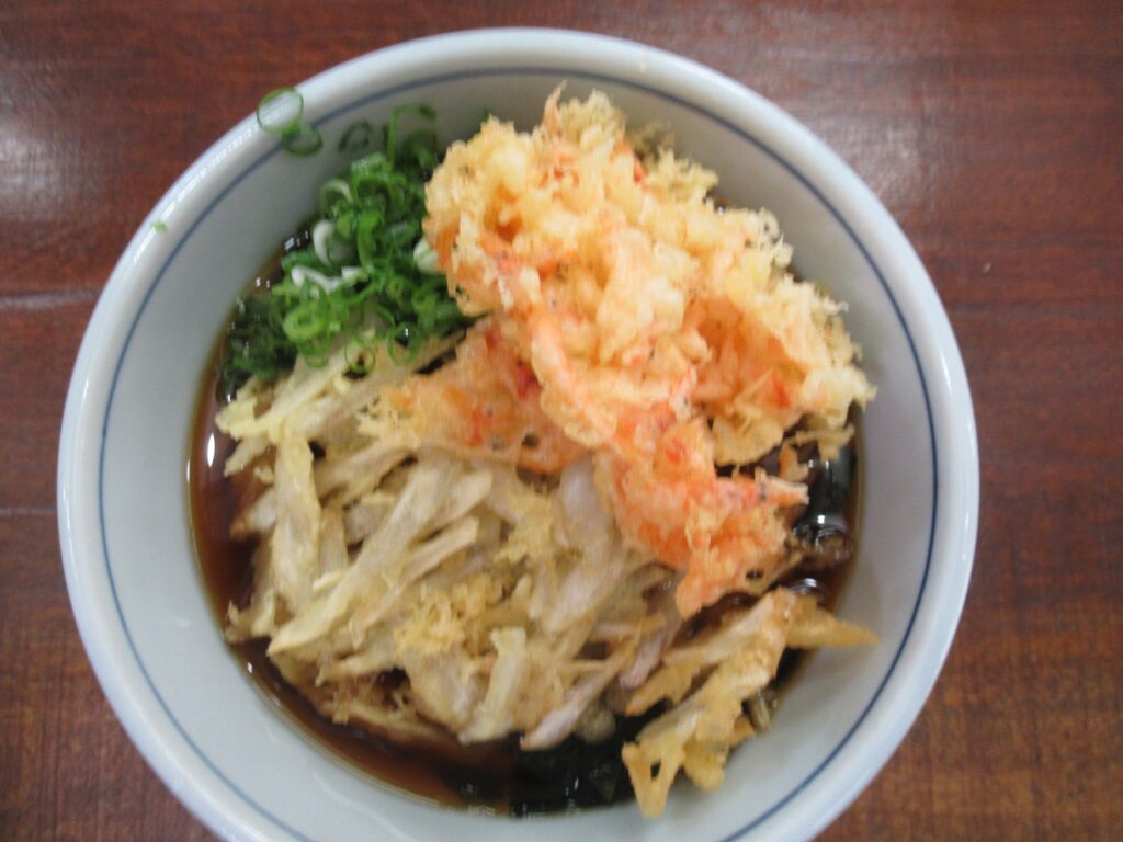 修善寺駅構内で、天婦羅そばを食べました。