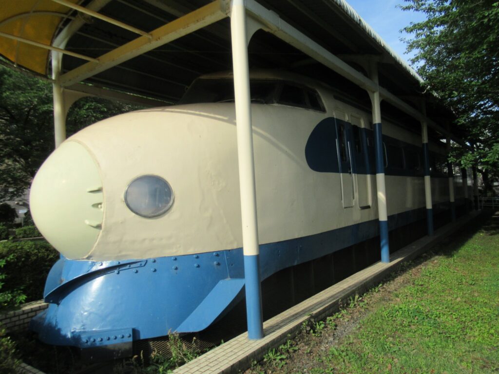 日本で最初に新幹線0系電車が展示された公園、富士市新通町公園。