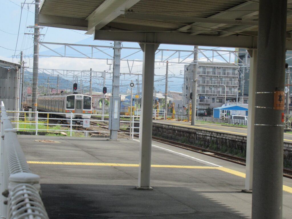 富士川駅は、静岡県富士市中之郷にある、JR東海東海道本線の駅。