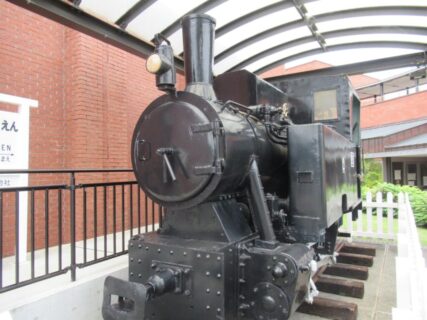 藤枝市郷土博物館前に保存されている、静岡鉄道駿遠線B15機関車。