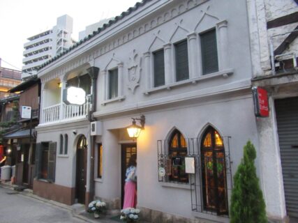 フランソワ喫茶室は京都市下京区にある喫茶店で、国の登録有形文化財。