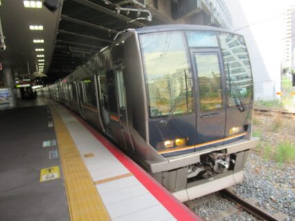 新大阪駅から、おおさか東線の直通快速奈良行に乗車です。