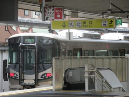 おおさか東線から大和路線を経由する直通快速で、奈良駅に到着。