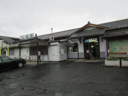三輪駅は、奈良県桜井市大字三輪にある、JR西日本桜井線の駅。