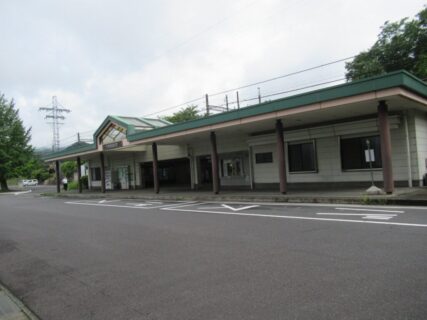 榊原温泉口駅は、三重県津市白山町佐田にある、近畿日本鉄道大阪線の駅。