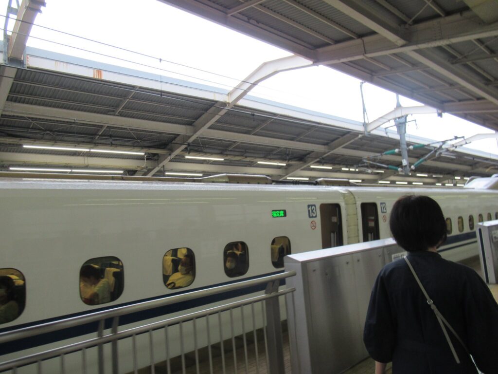 新幹線で岡山から熱海駅にやって参りました。