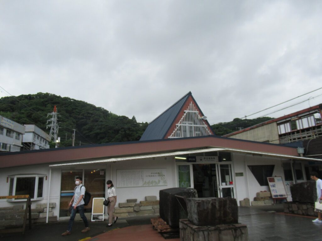 伊豆稲取駅は、静岡県賀茂郡東伊豆町稲取にある、伊豆急行の駅。