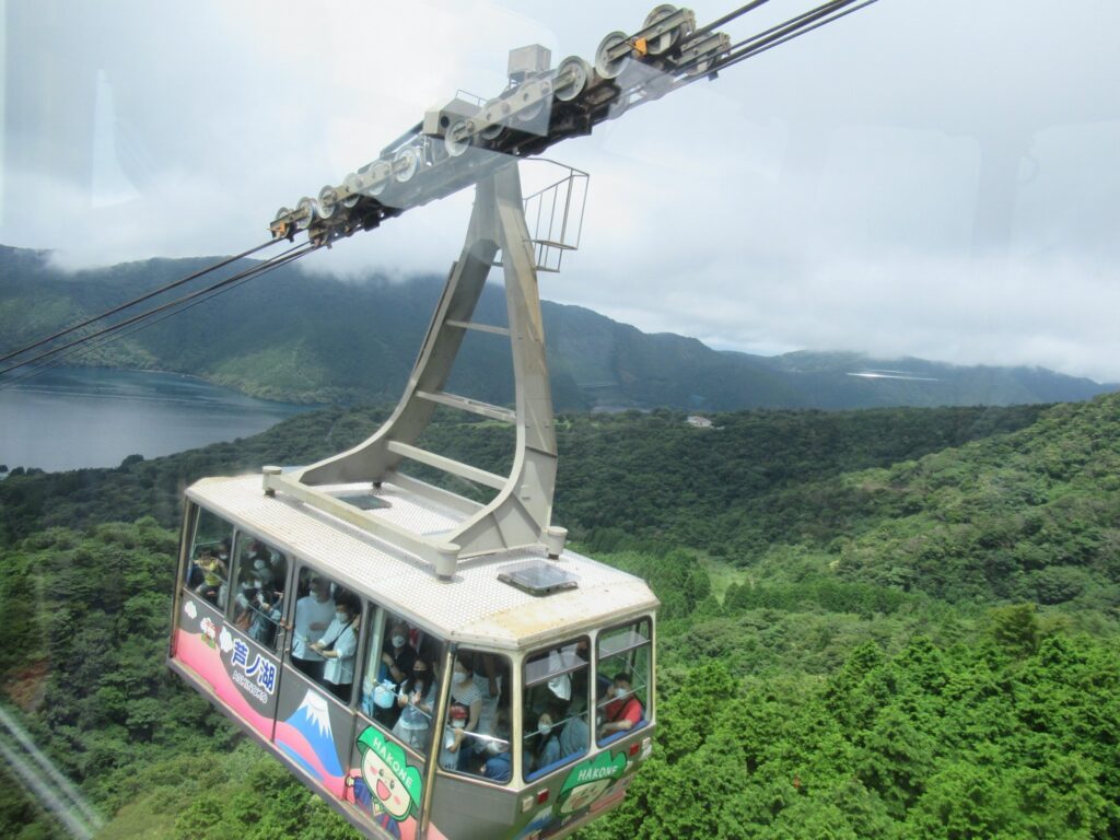 箱根駒ヶ岳ロープウェーは、神奈川県足柄下郡箱根町の駒ヶ岳を登る索道。