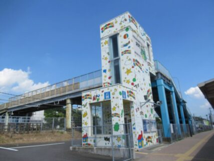 安食駅の地元自治体である、栄町が設置した自由通路の跨線橋。