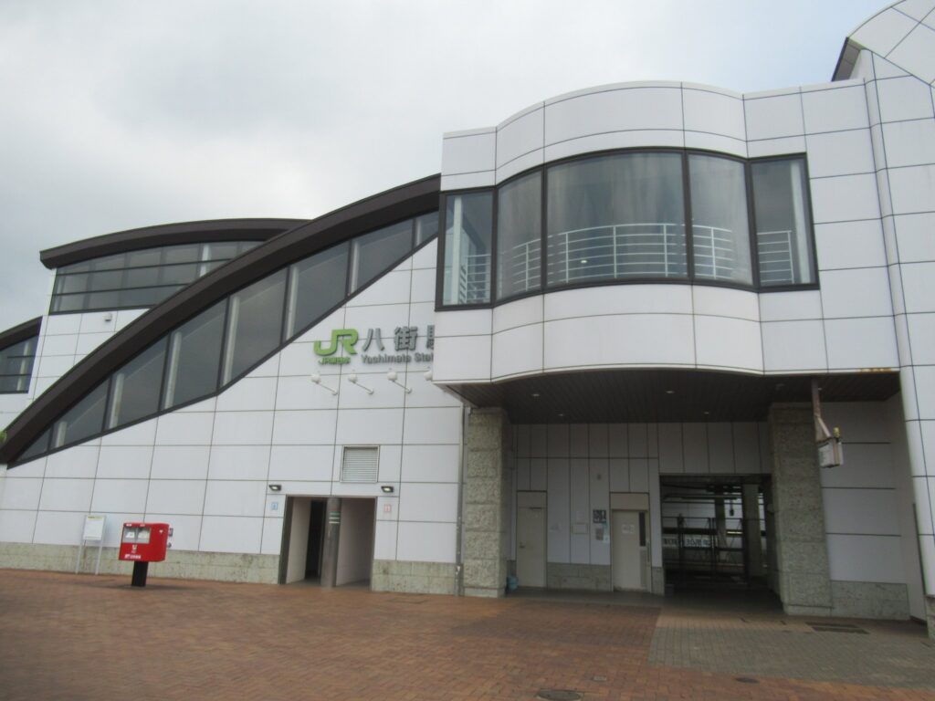 八街駅は、千葉県八街市八街ほにある、JR東日本総武本線の駅。