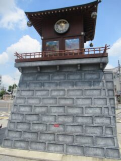 歌舞伎のまち、成田駅前広場に設置された、成田からくり時計。