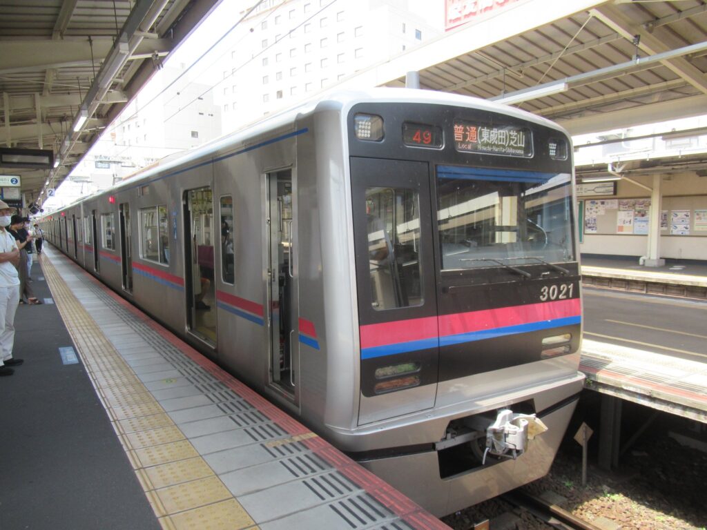 京成成田駅から芝山千代田行に乗車して、東成田駅に向かいます。