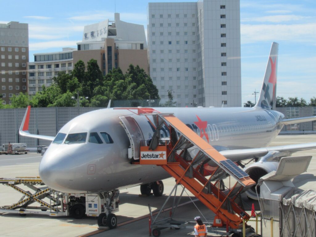 成田空港から高松空港まで、JETSTARで飛んで戻ります。