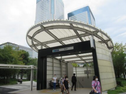 東京メトロ有楽町線の、豊洲駅でございます。