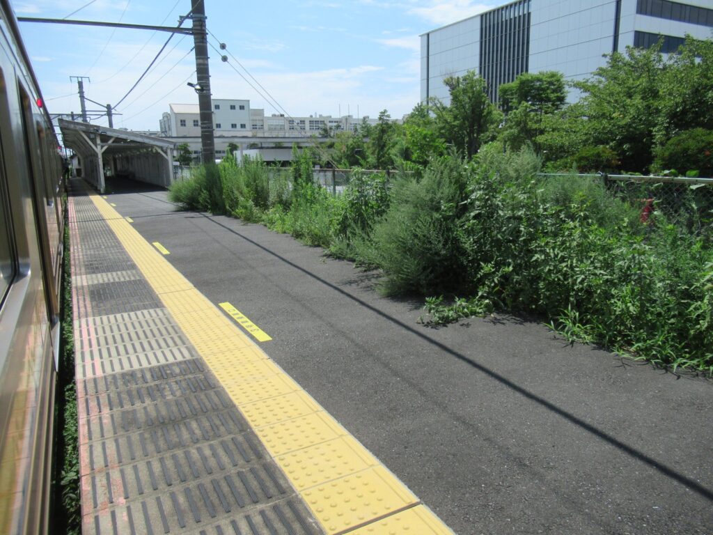 新芝浦駅は、横浜市鶴見区末広町二丁目にある、JR東日本鶴見線の駅。