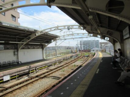 国道駅は、横浜市鶴見区生麦五丁目にある、JR東日本鶴見線の駅。
